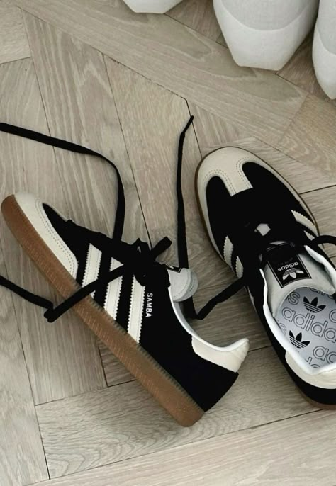 Adidas Samba Looks Adidas, Buty Marki Nike, Skor Sneakers, Dr Shoes, Shoe Wishlist, Samba Og, Cute Sneakers, Hype Shoes, Girly Shoes