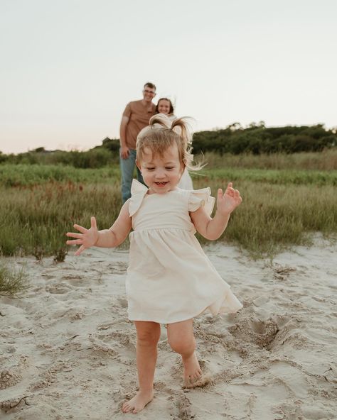 Family Love - Beach Edition 🌊🐚🌿 This family was one of the first family beach sessions I EVER did! I am SO grateful to have had them back infront of my camera to do them again 🤍 • • • #familyphotographer #seabrooktxphotographer #galvestontxphotographer #pearlandtxphotographer #saylormaephotography Family Beach Session, Beach Sessions, I Am So Grateful, Family Beach, So Grateful, I Am Grateful, Family Love, Family Photographer, The First