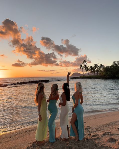 When the girls trip makes it out of the group chat!!! 🏝️💕🫶🏼 Our dresses are from the @ohpolly mindful modal collection! #girlstrip #hawaii #summer #sunset #besties Hawaii Girls Trip Aesthetic, Hawaii Girls Trip, Girls Trip, Hawaii