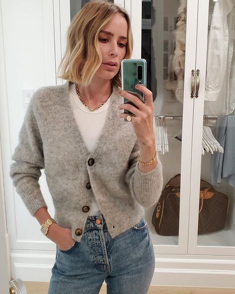 4d6e4749289c4ec58c0063a90deb3964desc35220654ri Outfits With Grey Cardigan, Cardigan Outfit, Cardigan Outfits, Anine Bing, Mode Inspo, Looks Style, Mode Inspiration, Outfits Casuales, Spring Summer Fashion