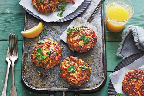 7 Crab Cake Recipes Southern Crab Cakes, Spicy Crab Cakes, كريم بروليه, Cakes With Lemon, Crab Cake Recipes, Crab Cake, Recipes Seafood, Crab Recipes, Lemon Butter