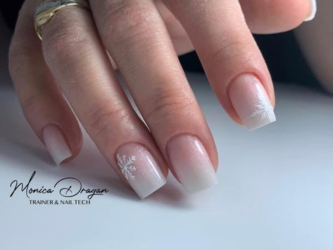 Nokti Za Zimu, Basic Christmas Nails Simple, Basic Christmas Nails, Holiday Acrylic Nails, Christmas Gel Nails, Basic Nails, Nails Only, Xmas Nails, Pretty Acrylic Nails