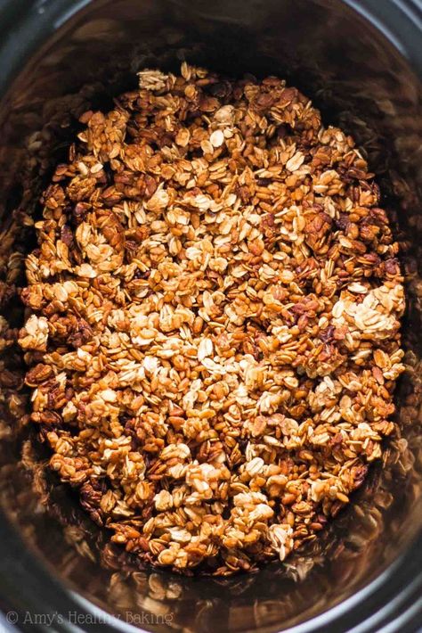 Learn how to make granola in the crockpot with this GENIUS trick! So easy, so crunchy, so good!! Slow Cooker Granola Recipe, Crockpot Granola, Maple Granola Recipe, Pumpkin Granola Recipe, Vegan Sweets Recipes, Soft Granola, Meals Crockpot, Make Granola, How To Make Granola