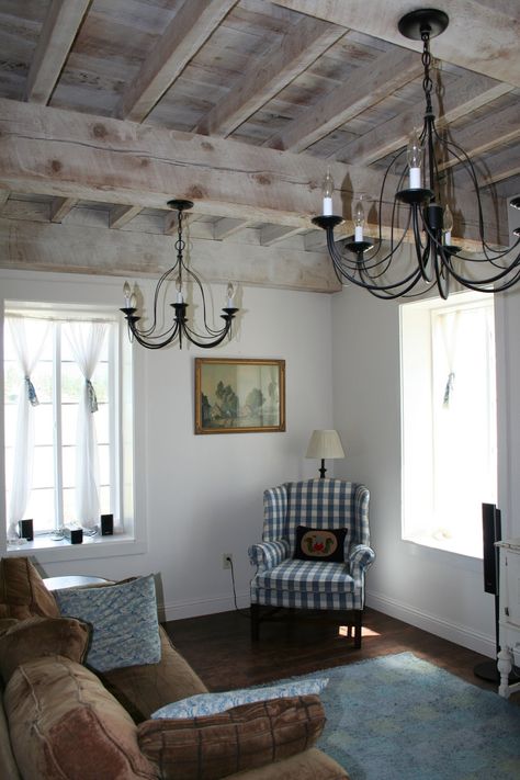 Whitewash Beams Ceilings, White Wash Wood Ceiling With Beams, White Washed Ceiling Beams, White Wash Ceiling Beams, Whitewash Ceiling, Whitewashed Ceiling, White Wash Ceiling, Scottish Cottage Interior, Grandpa House