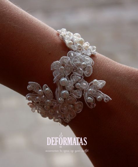 ♥ ~ ♥ White ♥ ~ ♥ Brides Bracelet, Bridal Cuff Bracelet, Wedding Minister, Sparkling Wedding, Bridal Cuff, Bride Bracelet, Wedding Jewelery, Wedding Accesories, Crystal Cuff Bracelet