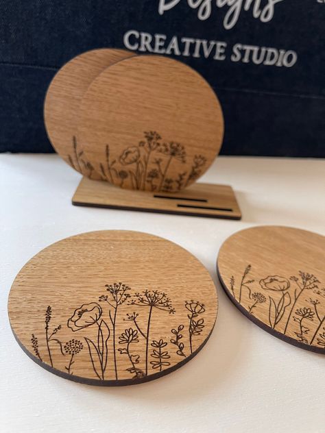 Laser Gifts Ideas, Wood Burn Coasters, Wooden Coaster Ideas, Wooden Coaster Design Ideas, Wooden Coaster Design, Wood Burned Coasters, Cute Coasters Wooden, Wooden Engraved Coasters, Live Wood Coasters