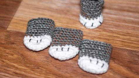 Crochet Tutorial Cat Paw (chair socks) | DIY 100 Ideas Crochet Chair Socks Free Pattern, Cat Paw Chair Socks, Crochet Chair Socks, Chair Socks Pattern, Paw Crochet, Crochet Cozies, Crochet Chair, Socks Diy, Chair Socks