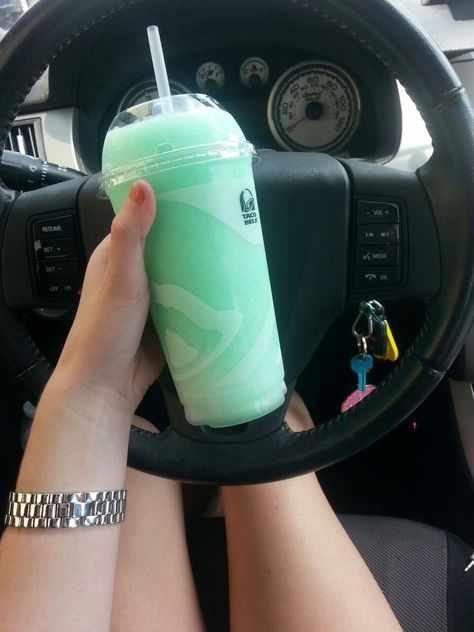 Baja Blast Freeze, Girls Night Drinks Cocktails, Mountain Dew Baja Blast, Girls Night Drinks, Baja Blast, Checker Background, Tumblr Food, Candy Drinks, Fruity Drinks