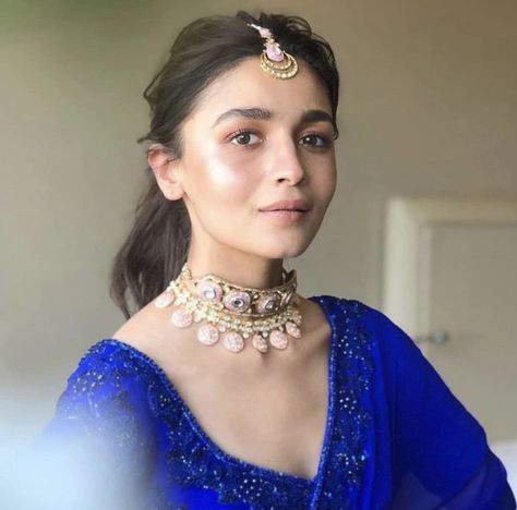 Alia Bhatt Hairstyles, Alia Bhatt Photoshoot, Indian Makeup, Ethnic Outfits, Ranbir Kapoor, Indian Wedding Outfits, Neck Piece, Indian Designer Outfits, Inspirational Celebrities