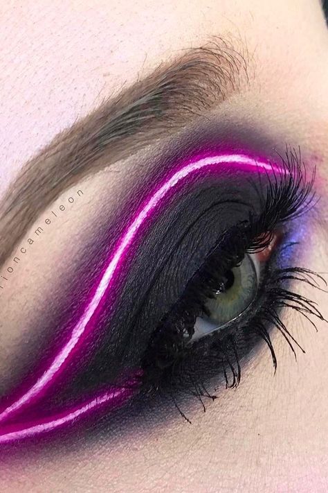 Neon Eyeliner, Color Eyeliner, Make Up Designs, Eyeliner For Beginners, Neon Makeup, Light Up The Night, Eye Makeup Designs, Makijaż Smokey Eye, Colorful Eye Makeup