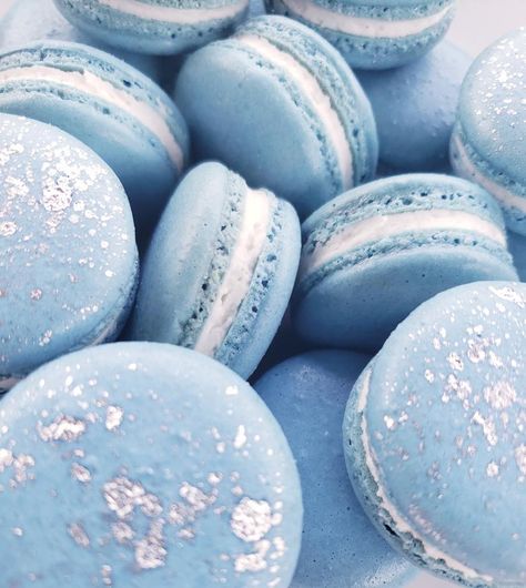 Cups of Dew Silver Macarons, Macarons Wedding, Blue Macaroons, Blue Macarons, Gluten Free Wedding, Wedding Macarons, Vanilla Macarons, Blue Wedding Decorations, French Macaron