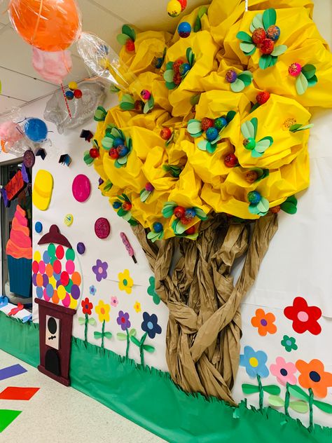 Summer Hallway Decorations, Candy Land Book Fair Theme, Preschool Hallway Ideas, Summer Hallway Decorations School, Preschool Hallway Decor, Spring Hallway Decorations School, Book Fair Decoration Ideas, Book Fair Themes, School Hallway Decorations