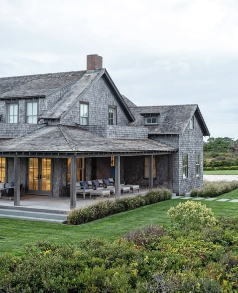 Cedar Shingle Cottage, Colorado Homestead, Hamptons Architecture, Cottage Weekend, Bayou House, Cedar House, Renovation Exterior, Beautiful Composition, Maine Cottage