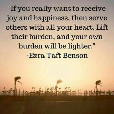 If you really want to receive joy and happiness, then serve others with all your heart. Lift their burden, and your own burden, and your own burden will be lighter. Servants Heart, Lds Conference, 30 Quotes, Quotes That Inspire, Church Quotes, Saint Quotes, People Happy, Lds Quotes, December 19