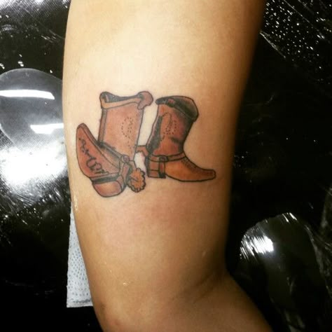 Toy Story #bh #ink #deputamadreink #bestoftheday #old #toy #toystory #woody… Woody Tattoo Ideas, Woody Tattoo Toy Story, Disney Arm Tattoo, Toy Story Tattoo Ideas, Woody Tattoo, Gary Tattoo, Eddie Tattoo, Disney Tattoo Sleeve, Cute Disney Tattoos