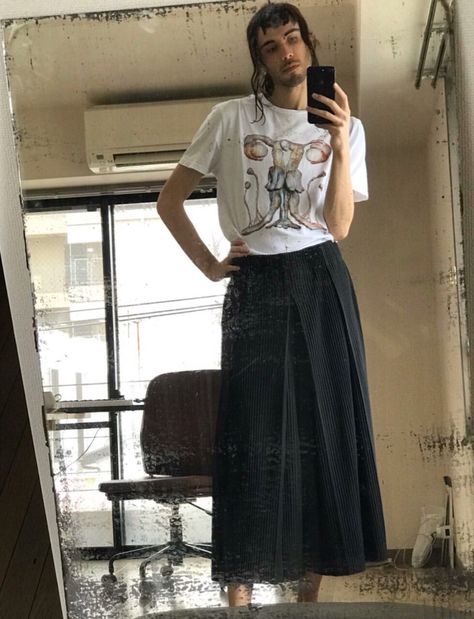 Men Long Skirts, Guy In Long Skirt, Men In Maxi Skirts, Guys In Long Skirts, Queer Goth Fashion, Maxi Skirt Men, Men’s Skirt Outfit, Men In Skirts Punk, Long Skirt Outfits Men