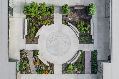 Ogden Elementary School Sundial Courtyard by Shapiro Didway Landscape Architects #sundial #landscapearchitecture #landscape #landscapearchitect #courtyarddesign Campus Courtyard Design, School Courtyard Design Architecture, Primary School Landscape Design, Courtyard School Architecture, School Courtyard Design, School Courtyard Ideas, Courtyard School, School Landscape Design, Memorial Park Design