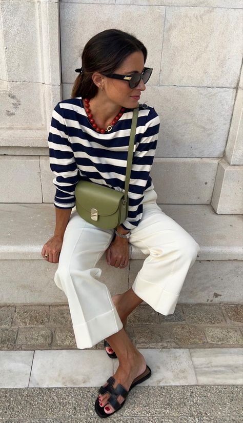 Moda Over 40, Stylish Outfits For Women Over 50, Mode Casual, Instagram Outfits, Inspiration Mode, Looks Style, Mode Inspiration, White Pants, No Time