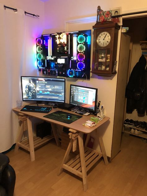 Diy Pc Desk, Diy Computer Case, Gamers Room, Wall Mounted Pc, Diy Pc, Build A Pc, Best Gaming Setup, Gaming Pc Build, Gamer Setup