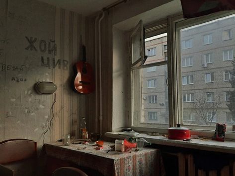 Poor Room Aesthetic, Russian Apartment Interior, Soviet Apartment Interior, Russian Apartment Aesthetic, Russian Bedroom, 1950s Apartment, Russian Apartment, Russian Houses, Russian Vibe