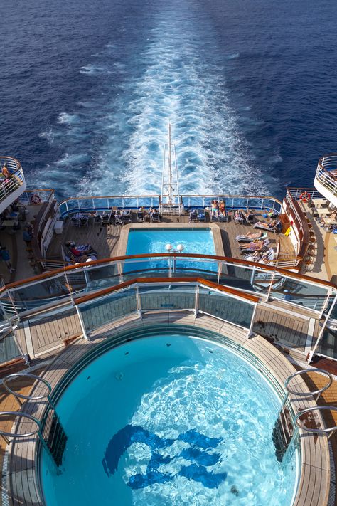 Aft swimming pools of the Emerald Princess cruise ship on the Mediterranean. Regal Princess Cruise Ship, Emerald Princess Cruise Ship, Cruse Ship, Cruise Photography, Idea Story, Cruise Pictures, Princess Cruise Ships, Cruise Boat, Grill Restaurant