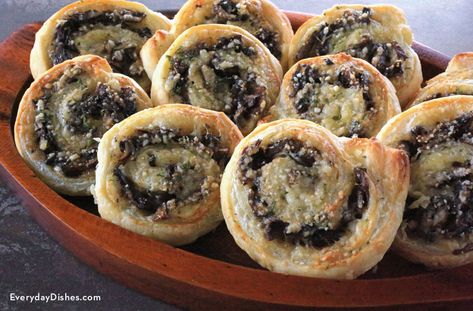 Mushroom Pinwheels, Pinwheel Recipe, Stuffed Mushroom Recipe, Pinwheels Recipe, Diy Dish, Cheese Puff Pastry, Mushroom Recipe, Stuffed Mushroom, Pinwheel Recipes