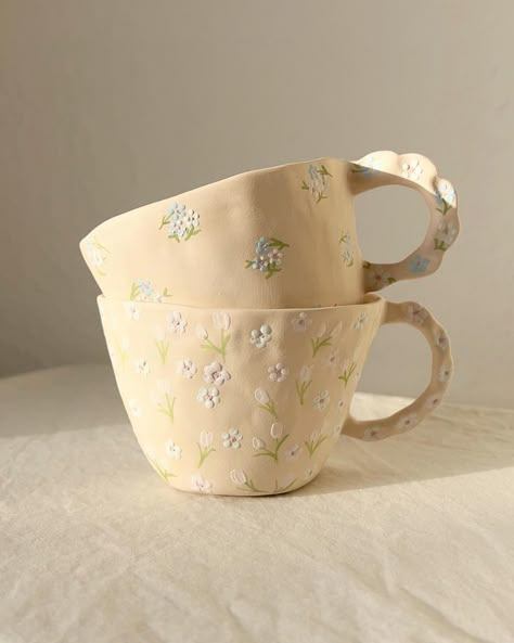 Handmade Ceramic Mugs, Ceramic Cafe, Diy Pottery Painting, Pottery Painting Designs, Pretty Mugs, Keramik Design, Pottery Crafts, Diy Pottery, Pottery Classes