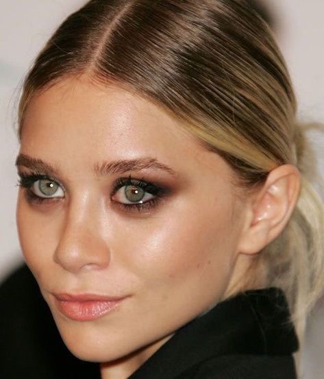 Ashley Olsen Makeup, Thanking God, Glossy Eyes, Eyeshadow For Brown Eyes, Olsen Twins, Mary Kate Olsen, Makeup Guide, Priscilla Presley, Ashley Olsen