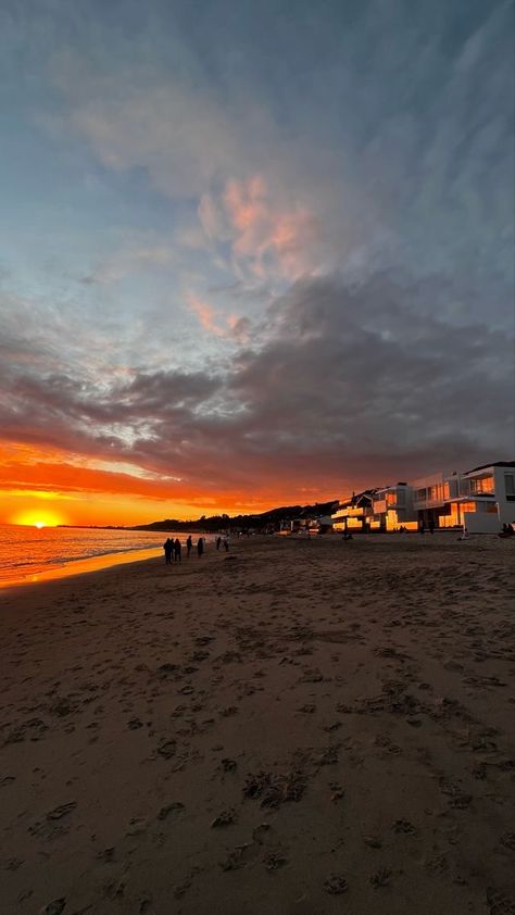 Malibu Beach House Aesthetic, Malibu Beach Aesthetic, Malibu Aesthetics, Malibu Wallpaper, Malibu Aesthetic, Malibu Beach California, Golden Bday, Beach House Aesthetic, Malibu Sunset