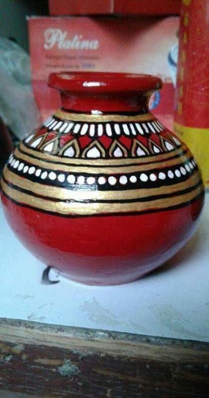 Flower vase painting ideas-flower vase aesthetics and making ideas Pongal Painting, Pongal Pot Painting, Pongal Pot Decoration, Matka Decoration Pots Painting, Pot Painting, Painted Pots Diy, Pottery Painting Designs, Interior Painting, Trendy Living Rooms