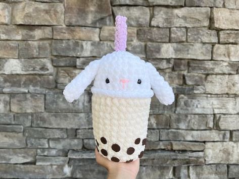 Crochet Boba Bunny Pattern, Amigurumi Food Animal, Bubble Tea Plush Toy Crochet toys patterns free amigurumi #crochettoyspatternsfreeamigurumi #crochet #crochettoy #crochetpattern #crochetpatterns 1.804 Boba Tea Amigurumi, Boba Tea Crochet, Toys Quotes, Amigurumi Food, Cow Toys, Giraffe Toy, Crochet Lion, Crochet Cushion Cover, Linen Stitch