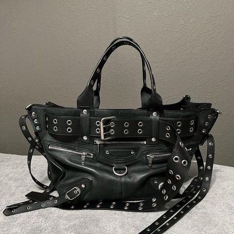 mfw o_o on Instagram: "Balenciaga Large Emo Tote bag from Fall22 Not many produced, this is the tote bag version of the Emo bag. Comes with a adjustable long strap so you can wear over the shoulder. A lot is going on with this bag, but it looks great. The other version is smaller and features a closed, zip top. @demna @balenciaga" Emo Bag, Gothic Bags, Unusual Handbags, Edgy Bags, Y2k Bags, Tot Bag, Gothic Bag, Streetwear Accessories, Digital Closet