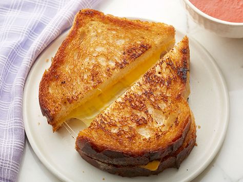 Jeff Mauro, Grilled Cheese Recipe, Easy Breakfast Brunch, Best Grilled Cheese, Dessert Smoothie, Lunch Appetizers, Breakfast Meal, Grilled Cheese Recipes, Best Cheese