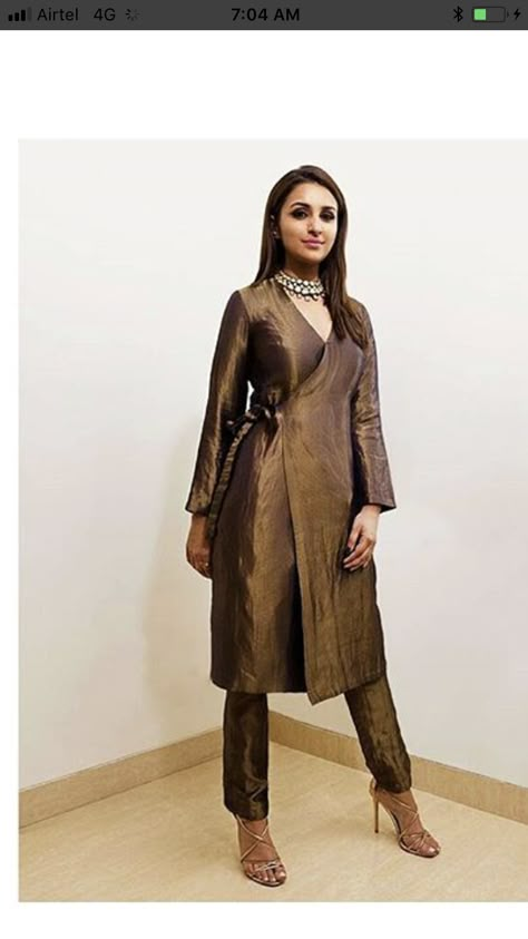 Brocade Suit Design, Anarkali Dress Pattern, Simple Kurta Designs, Casual Indian Fashion, Parineeti Chopra, Fashion Drawing Dresses, Silk Kurta, Trendy Dress Outfits, Kurti Designs Party Wear