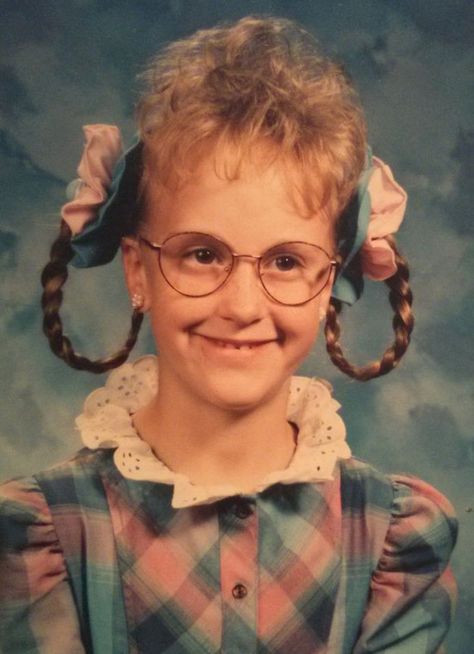 23 Funny Family Photos of the Awkwardly Crazy Kind 1 Vintage Haircuts, Funny Family Photos, Mascara Hacks, Awkward Photos, Awkward Family Photos, Bad Haircut, Kids Hair Cuts, School Pictures, Family Humor