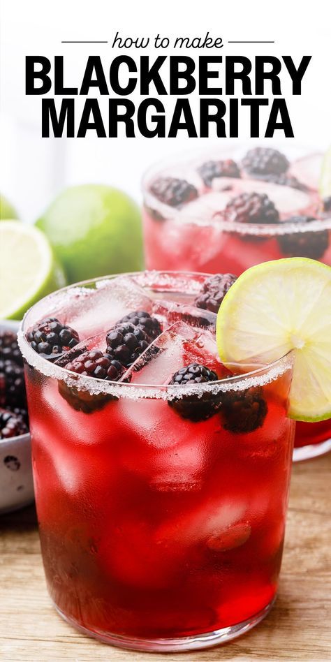 Refreshing, cooling and tangy homemade blackberry margarita recipe using fresh blackberries. The perfect summer drink! Margarita Simple, Blackberry Margaritas, Spicy Blackberry Margarita, Blackberry Margarita Recipe, Margarita Cocktails, Tequila Agave, Blackberry Margarita, Easy Margarita, Caviar Recipes