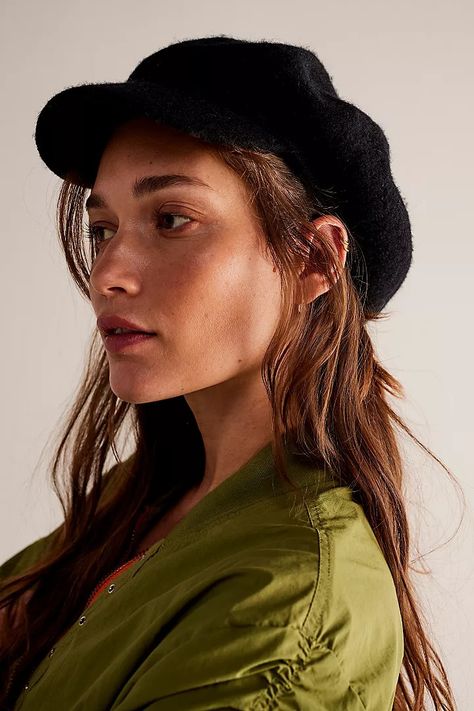 Berets, Pageboy Hats + Lieutenant Caps | Free People How To Style Newsboy Cap, Barettes Hat Outfit, News Boy Hat Outfit Women, Beret Cap Outfit, News Boy Hat Outfit, Hat With Bangs, Newsboy Cap Women Outfit, Hat For Curly Hair, Newsboy Hat Outfit