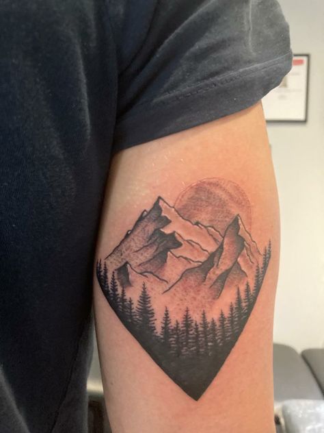 Mountain and moon triceps tattoo Mens Tattoos Ideas Tricep, Colorado Tattoo For Men, Mens Bicep Tattoo Ideas, Mens Tricep Tattoos, Triceps Tattoo Men, Mountain Tattoo Men, Back Of Tricep Tattoo Men, Triceps Tattoo, Tricep Tattoo