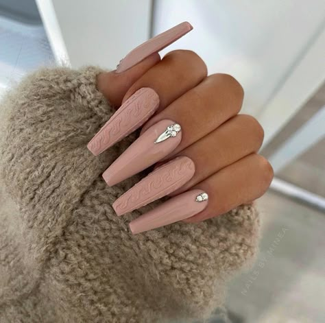 Nails With Sweater Design, Fall Sweater Nails, Nude Nail Ideas, Nails Burgundy, Acrylic Nails Nude, Burgundy Background, Winter Manicure, Sweater Nails, Winter Nails Acrylic