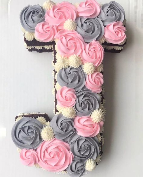 J Cake, J Letter Cake, R Birthday Cake Letter, Letter J Cake Birthday, Z Cake Letter, Number Cake With Butterflies, Alphabet Cake, Number Cakes, Pastel