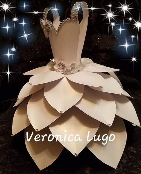 Cardboard Dress, Ballerina Centerpiece, Recycled Costumes, Newspaper Dress, Recycled Dress, Paper Fashion, Paper Dress, Creative Costumes, Fancy Dress For Kids