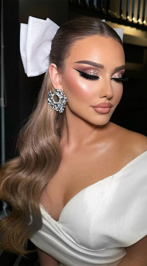 Glamour Bridal Makeup, Bridal Full Glam Makeup, Glamour Wedding Makeup, Wedding Glam Makeup Brides, Retro Wedding Makeup, Extravagant Makeup, Dramatic Bridal Makeup, Soft Eyeshadow, Glamour Bride