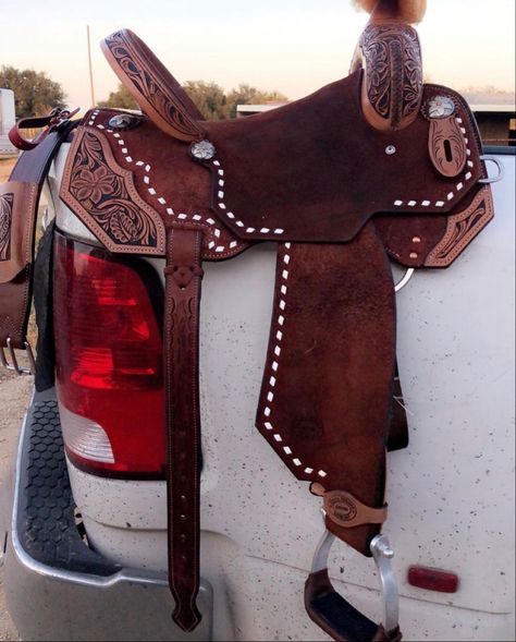 Robbie Phillips Barrel Saddle, Horse Saddle Pads Western, Best Ever Saddle Pads, Sorrel Horse Tack Colors, Barrel Horse Tack, Western Tack Sets Barrel Racing, Master Saddles, Tack Sets Western, Pretty Saddles