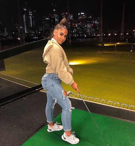 Top Golf Outfit Winter, Top Golf Date Outfit, Top Golf Outfit, Kylie Jenner Outfits Casual, Birkenstock Outfit, Wifey Material, Kylie Jenner Outfits, Top Golf, Kendall Jenner Outfits