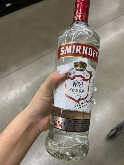 Vodka Bottle Aesthetic, Smirnoff Aesthetic, Alcholic Drink Aesthetic, Drinking Snacks, Smirnoff Recipes, Acholic Drinks, Alcholic Drink, Drinking Ideas, Aesthetic Alcohol