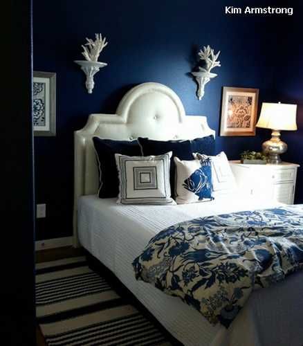 25 Bold Bedroom Designs Created with Bright Bedroom Colors Royal Blue Bedrooms, Navy Blue Paint Colors, Navy Bedrooms, Blue Bedroom Walls, Dark Blue Bedrooms, Navy Blue Bedrooms, Blue Wall Colors, Blue Bedroom Design, Modern Bed Set