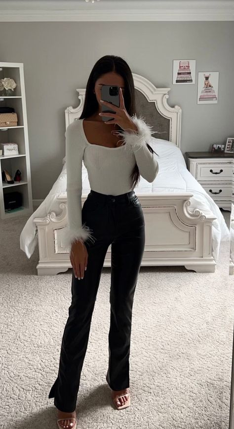 Black Bootcut Pants Outfit, Vegas Outfit Ideas Winter, Kelly Jenner, Leather Pants Outfit Going Out, Black Leather Pants Outfit, Cos Outfit, Christmas Party Outfit Work, White Tops Outfit, Xmas Party Outfits