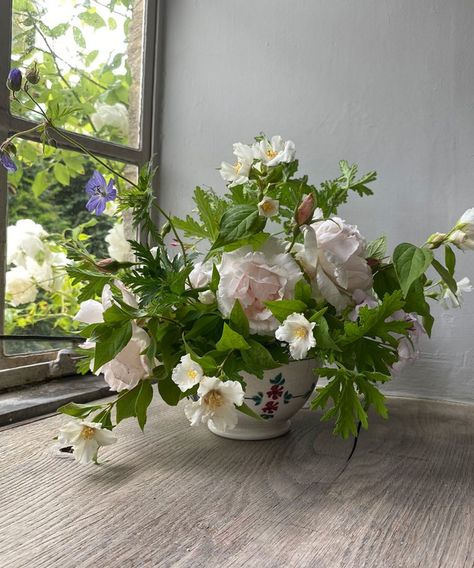 Willow Crossley Flowers, Garden Bakery, Maximalist Flowers, Willow Crossley, Cottage Details, Scented Geranium, Floral Chintz, Indoor Greenery, Vase Flowers