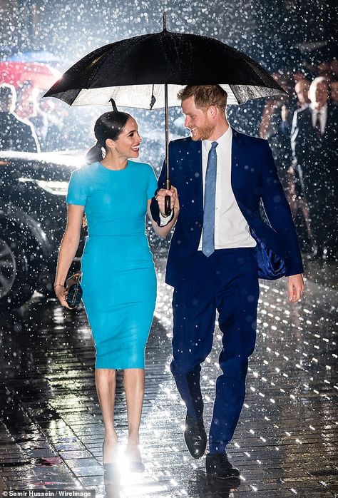 Estilo Meghan Markle, Prince Harry Et Meghan, Victoria Beckham Dress, Photos Of Prince, Prins Harry, Markle Prince Harry, Prince Harry And Megan, Meghan Markle Prince Harry, Freida Pinto