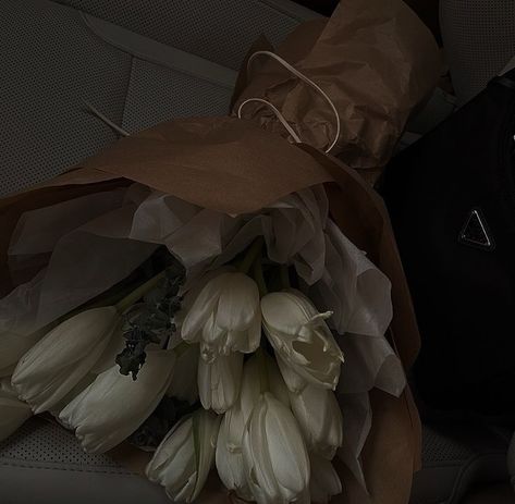 Low Exposure Aesthetic, Dark Minimalist, Wallpaper Widget, Emoji Drawings, Low Exposure, Flowers Instagram, Color Vibe, Aesthetic Flowers, Shared Folder